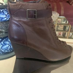 Vince Camaro. Dark brown leather, wedged, toe out, ankle boots. Inside zip.